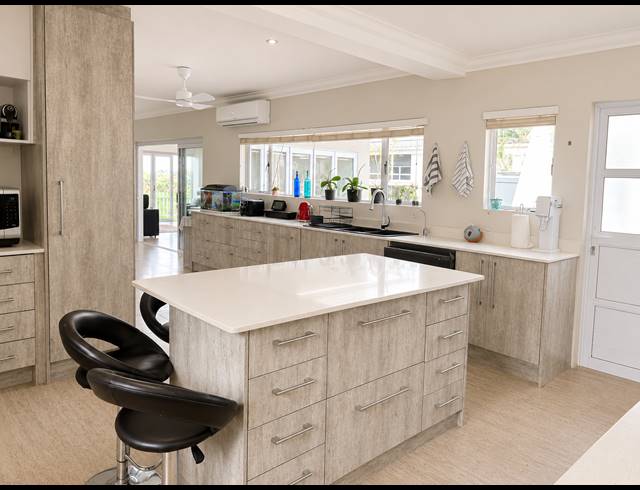 5 BEDROOM HOUSE FOR SALE IN BEVERLEY HILLS ESTATE